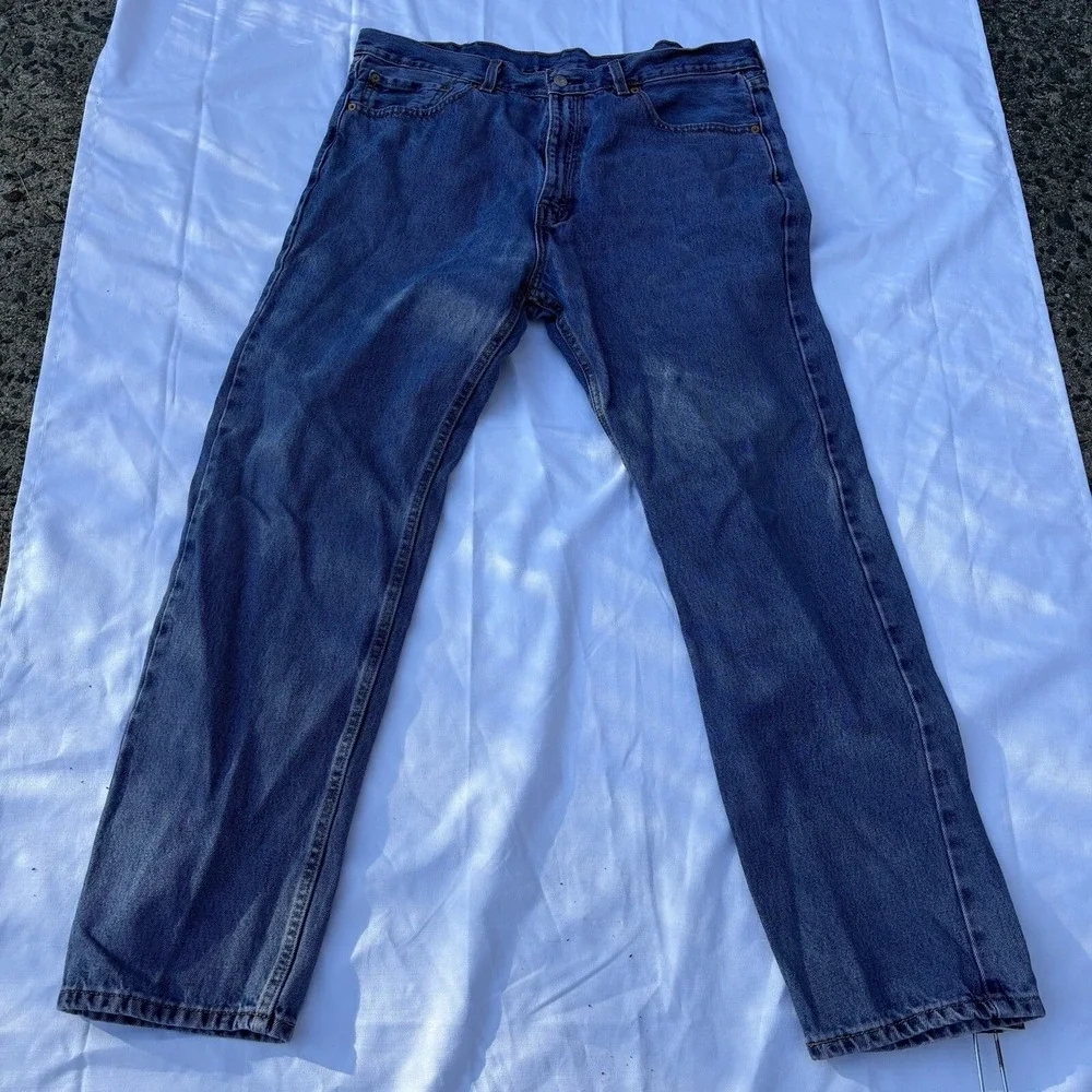 Levi's Men's 38/32 505 Classic Medium Blue Jean Straight‎ Leg